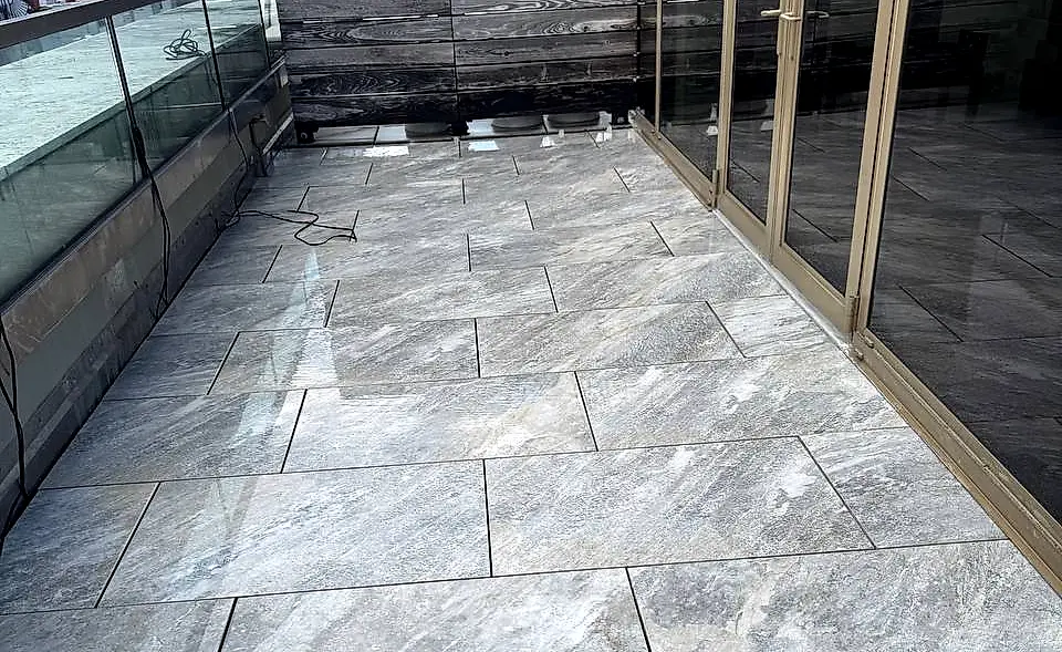 Rooftop terrace with porcelain pedestal paving and wood privacy screen, Manhattan